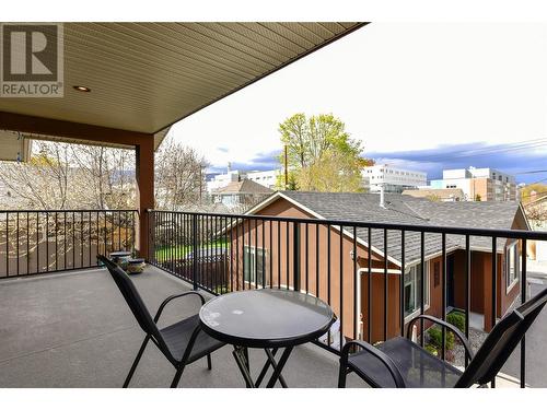 560 Christleton Avenue, Kelowna, BC - Outdoor With Deck Patio Veranda With Exterior