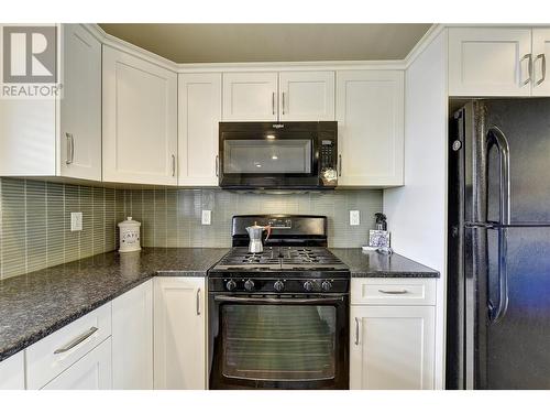 560 Christleton Avenue, Kelowna, BC - Indoor Photo Showing Kitchen