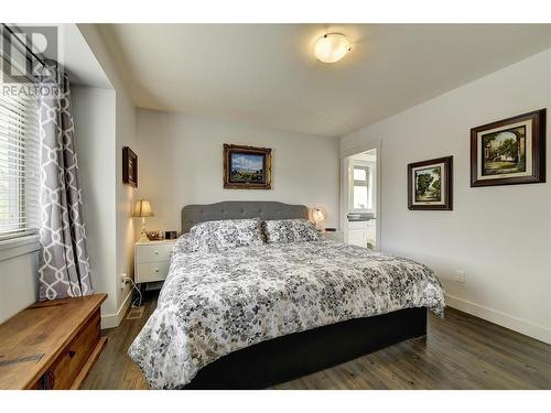 560 Christleton Avenue, Kelowna, BC - Indoor Photo Showing Bedroom