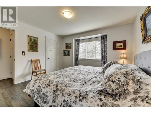 560 Christleton Avenue, Kelowna, BC - Indoor Photo Showing Bedroom