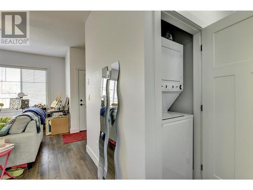 560 Christleton Avenue, Kelowna, BC - Indoor Photo Showing Laundry Room