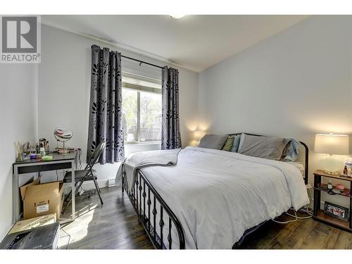 560 Christleton Avenue, Kelowna, BC - Indoor Photo Showing Bedroom