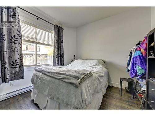 560 Christleton Avenue, Kelowna, BC - Indoor Photo Showing Bedroom