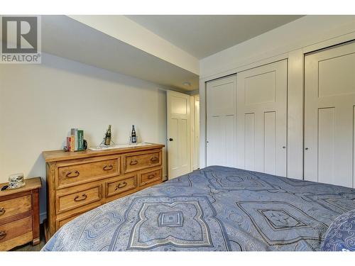 560 Christleton Avenue, Kelowna, BC - Indoor Photo Showing Bedroom