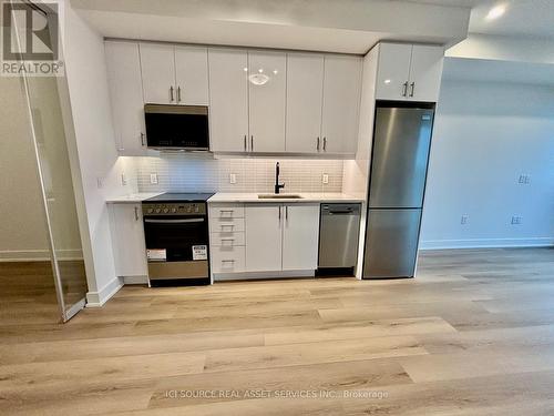 714 - 2343 Khalsa Gate, Oakville, ON - Indoor Photo Showing Kitchen