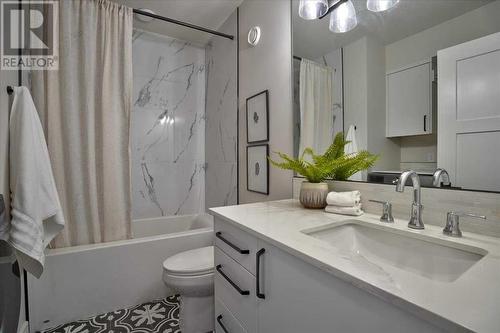 2222 5 Street Sw, Calgary, AB - Indoor Photo Showing Bathroom