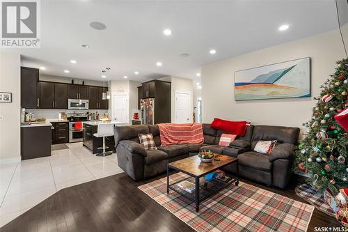 526 Baltzan Bay, Saskatoon, SK - Indoor Photo Showing Living Room