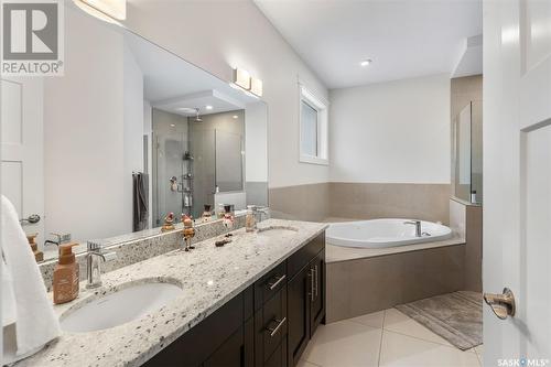 526 Baltzan Bay, Saskatoon, SK - Indoor Photo Showing Bathroom