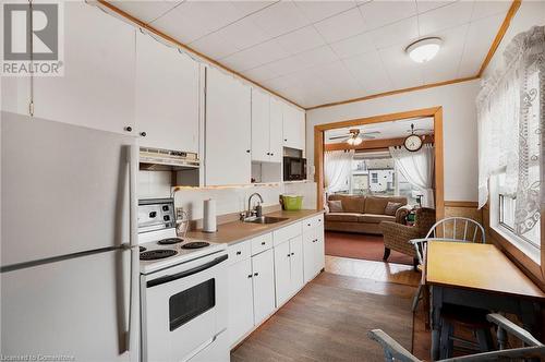 296 Julian Avenue, Hamilton, ON - Indoor Photo Showing Kitchen