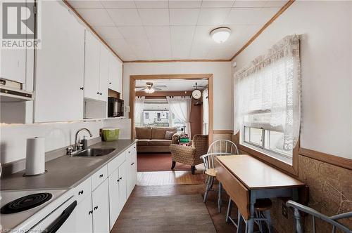 296 Julian Avenue, Hamilton, ON - Indoor Photo Showing Kitchen