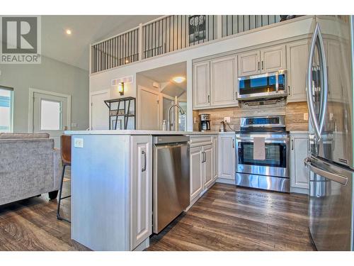 6742 Marbella Loop Unit# 302, Kelowna, BC - Indoor Photo Showing Kitchen