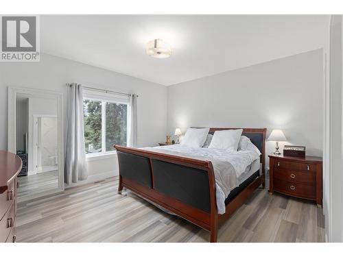 Primary Bedroom - 1064 Lawson Avenue, Kelowna, BC - Indoor Photo Showing Bedroom