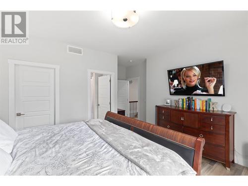 1064 Lawson Avenue, Kelowna, BC - Indoor Photo Showing Bedroom