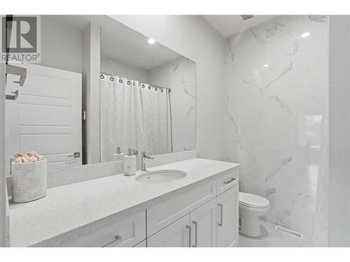 Primate Ensuite - 1064 Lawson Avenue, Kelowna, BC - Indoor Photo Showing Bathroom