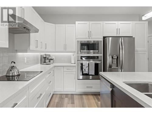 1064 Lawson Avenue, Kelowna, BC - Indoor Photo Showing Kitchen With Upgraded Kitchen