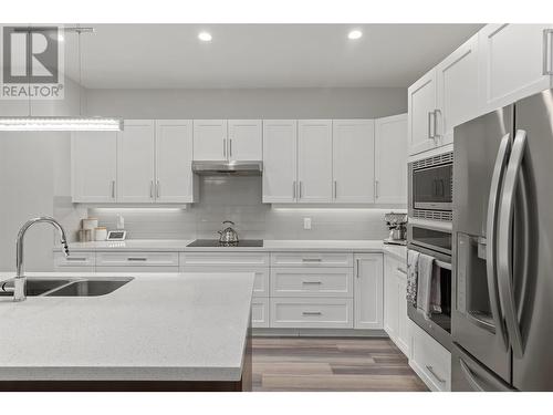 1064 Lawson Avenue, Kelowna, BC - Indoor Photo Showing Kitchen With Double Sink With Upgraded Kitchen