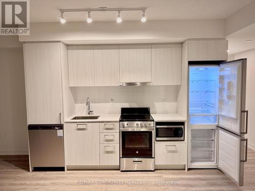 317 - 195 Commerce Street, Vaughan, ON - Indoor Photo Showing Kitchen