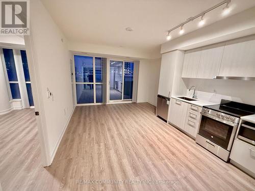 317 - 195 Commerce Street, Vaughan, ON - Indoor Photo Showing Kitchen