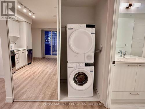 317 - 195 Commerce Street, Vaughan, ON - Indoor Photo Showing Laundry Room