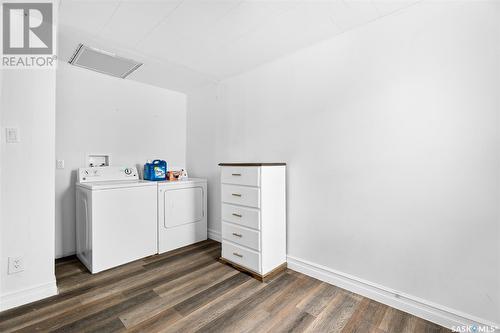 447 Ominica Street W, Moose Jaw, SK - Indoor Photo Showing Laundry Room