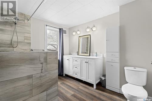 447 Ominica Street W, Moose Jaw, SK - Indoor Photo Showing Bathroom