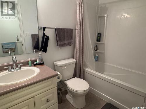 13 1327 Studer Street, La Ronge, SK - Indoor Photo Showing Bathroom