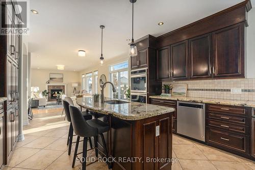 120 Rossland Avenue, Ottawa, ON - Indoor Photo Showing Kitchen With Upgraded Kitchen