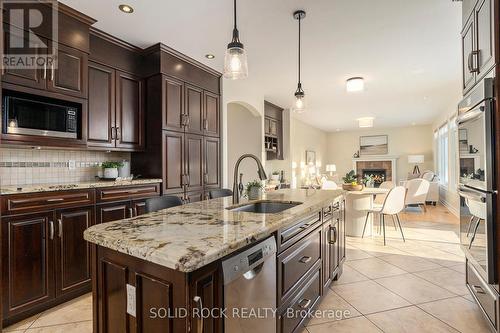 120 Rossland Avenue, Ottawa, ON - Indoor Photo Showing Kitchen With Upgraded Kitchen