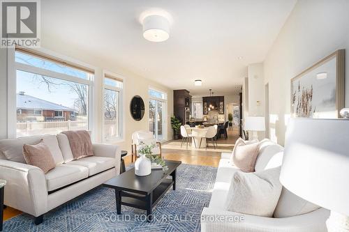 120 Rossland Avenue, Ottawa, ON - Indoor Photo Showing Living Room