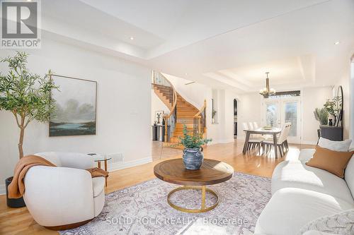 120 Rossland Avenue, Ottawa, ON - Indoor Photo Showing Living Room