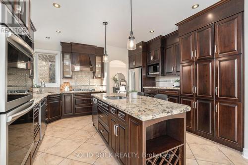 120 Rossland Avenue, Ottawa, ON - Indoor Photo Showing Kitchen With Upgraded Kitchen