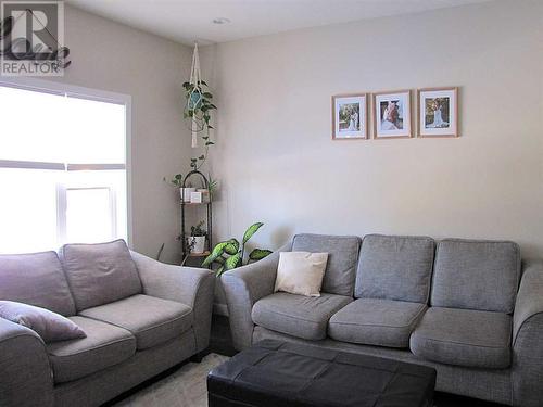 452 Margaret Avenue, Duchess, AB - Indoor Photo Showing Living Room