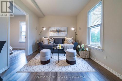 3791 Keller Street, Niagara Falls (223 - Chippawa), ON - Indoor Photo Showing Living Room