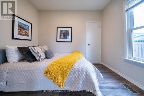 3791 Keller Street, Niagara Falls (223 - Chippawa), ON - Indoor Photo Showing Bedroom