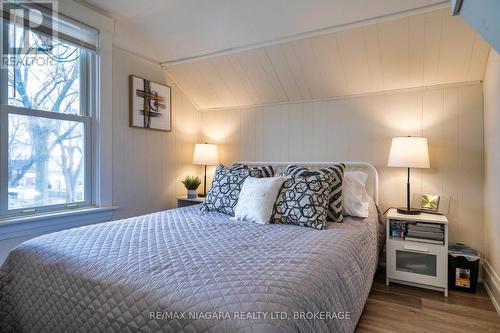 3791 Keller Street, Niagara Falls (223 - Chippawa), ON - Indoor Photo Showing Bedroom