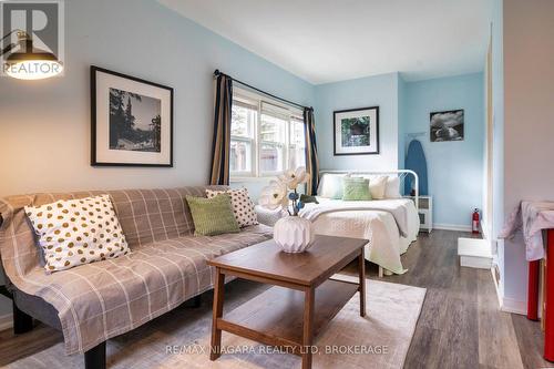 3791 Keller Street, Niagara Falls (223 - Chippawa), ON - Indoor Photo Showing Living Room