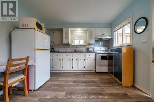 3791 Keller Street, Niagara Falls (223 - Chippawa), ON - Indoor Photo Showing Kitchen