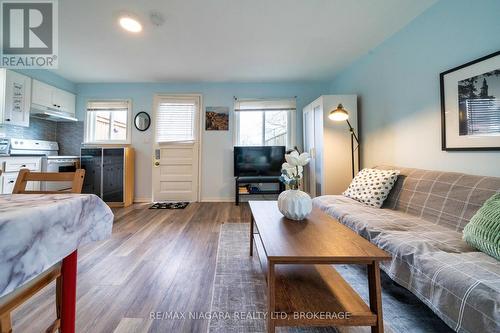 3791 Keller Street, Niagara Falls (223 - Chippawa), ON - Indoor Photo Showing Living Room