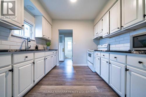 3791 Keller Street, Niagara Falls (223 - Chippawa), ON - Indoor Photo Showing Kitchen