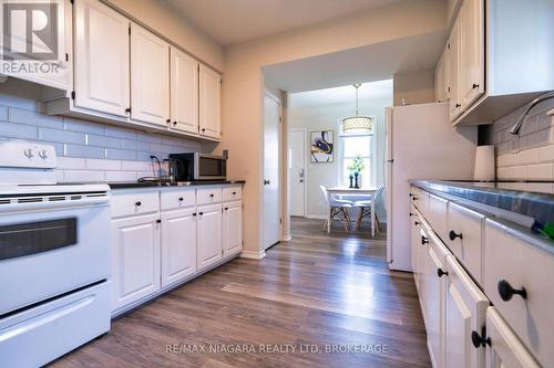 3791 Keller Street, Niagara Falls (223 - Chippawa), ON - Indoor Photo Showing Kitchen