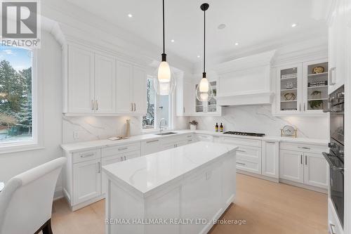 42 Agar Crescent, Toronto, ON - Indoor Photo Showing Kitchen With Upgraded Kitchen