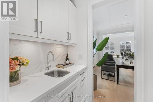 42 Agar Crescent, Toronto, ON - Indoor Photo Showing Kitchen