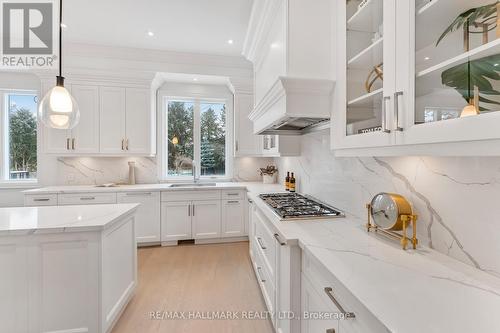 42 Agar Crescent, Toronto, ON - Indoor Photo Showing Kitchen With Upgraded Kitchen