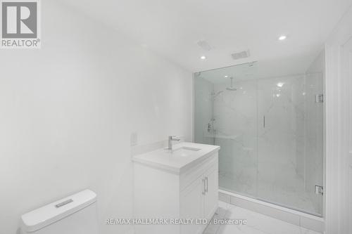 42 Agar Crescent, Toronto, ON - Indoor Photo Showing Bathroom