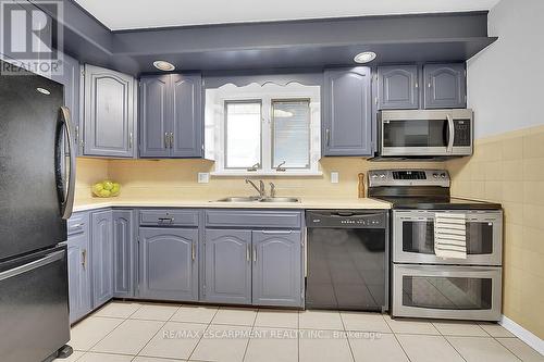 4299 East Avenue, Lincoln, ON - Indoor Photo Showing Kitchen With Double Sink