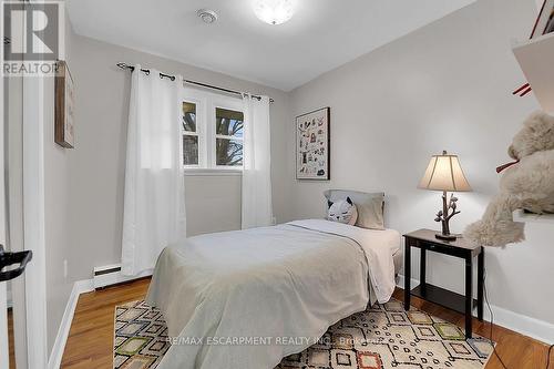 4299 East Avenue, Lincoln, ON - Indoor Photo Showing Bedroom