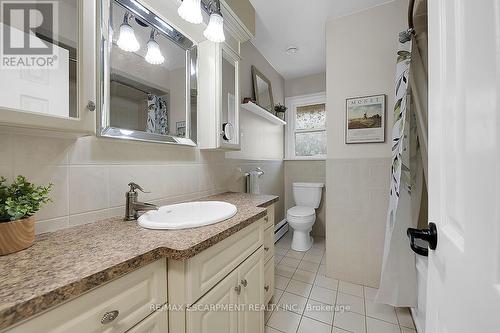 4299 East Avenue, Lincoln, ON - Indoor Photo Showing Bathroom