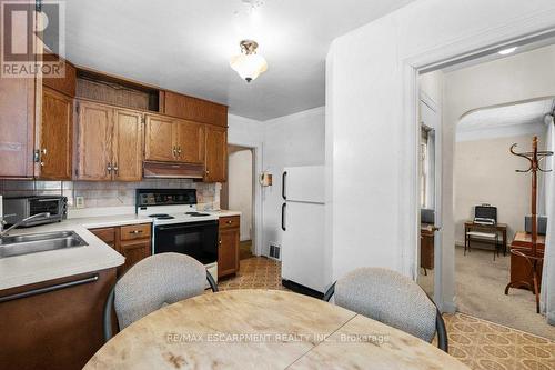 1A Cameron Avenue, Hamilton, ON - Indoor Photo Showing Kitchen