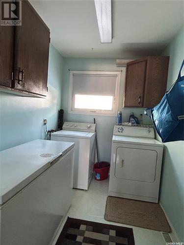 218 King Street, Quinton, SK - Indoor Photo Showing Laundry Room