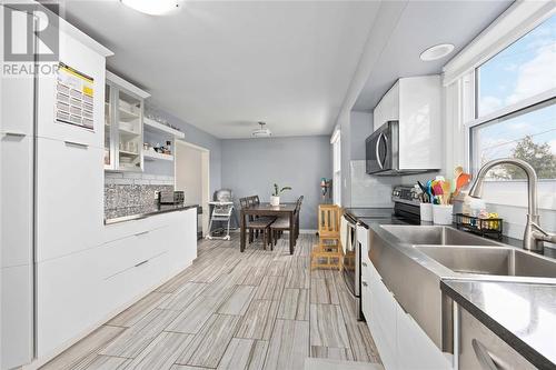 1197 Thomas Drive, Sarnia, ON - Indoor Photo Showing Kitchen With Double Sink